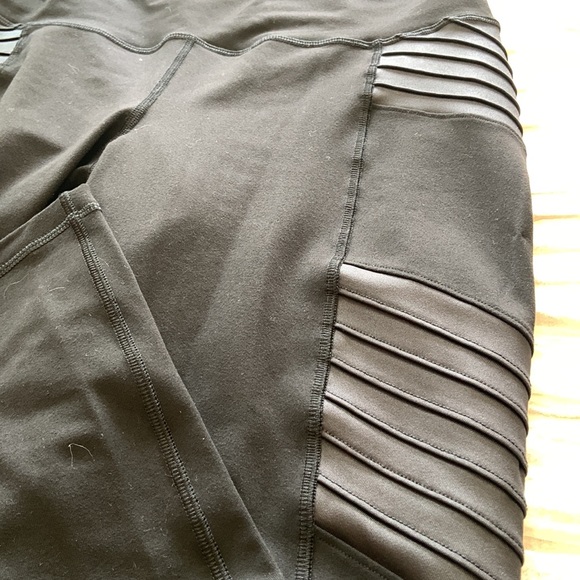 Elevate Legging - Picture 2 of 3